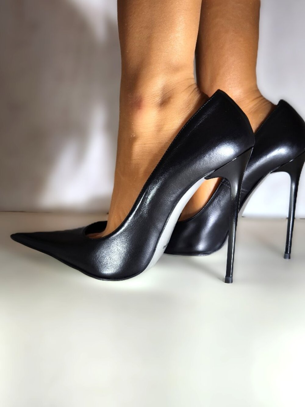 EUC Fuss 5" Black Leather Pumps, sz 39